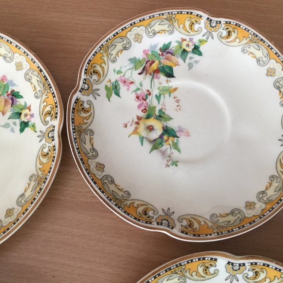 Set of 4 Johnson Brothers saucer plates Victorian - Picture 5 of 7